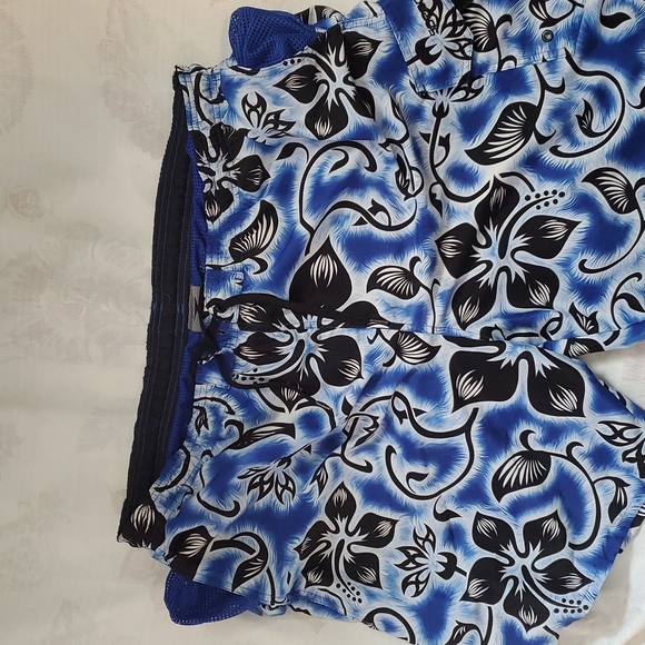 Speedo Board Shorts - Picture 3 of 4